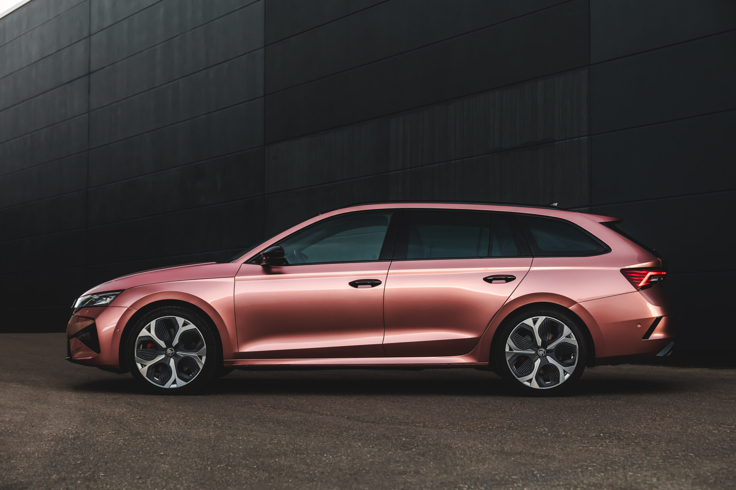 Skoda Oktavia VRS – Sakura Shine